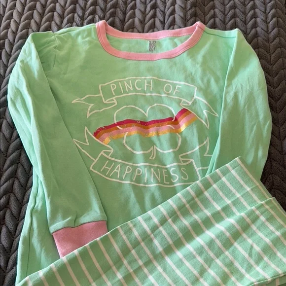 Gymboree St. Patrick’s Day Green and Pink Pajama Set with Long Sleeves. - Picture 3 of 3